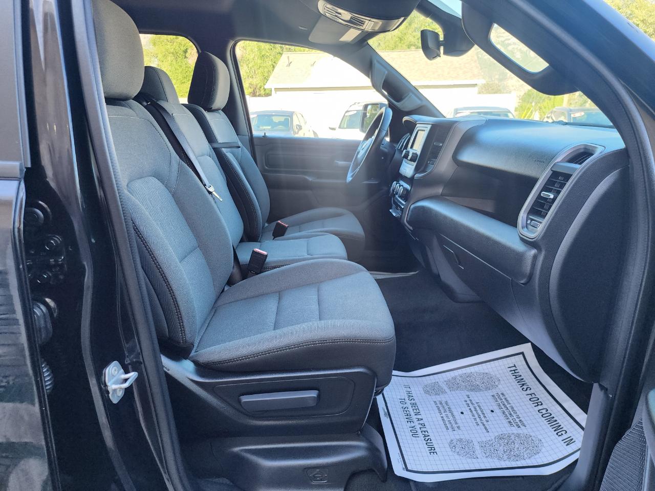 RAM 1500 Tradesman Crew Cab SB 4WD 2022
