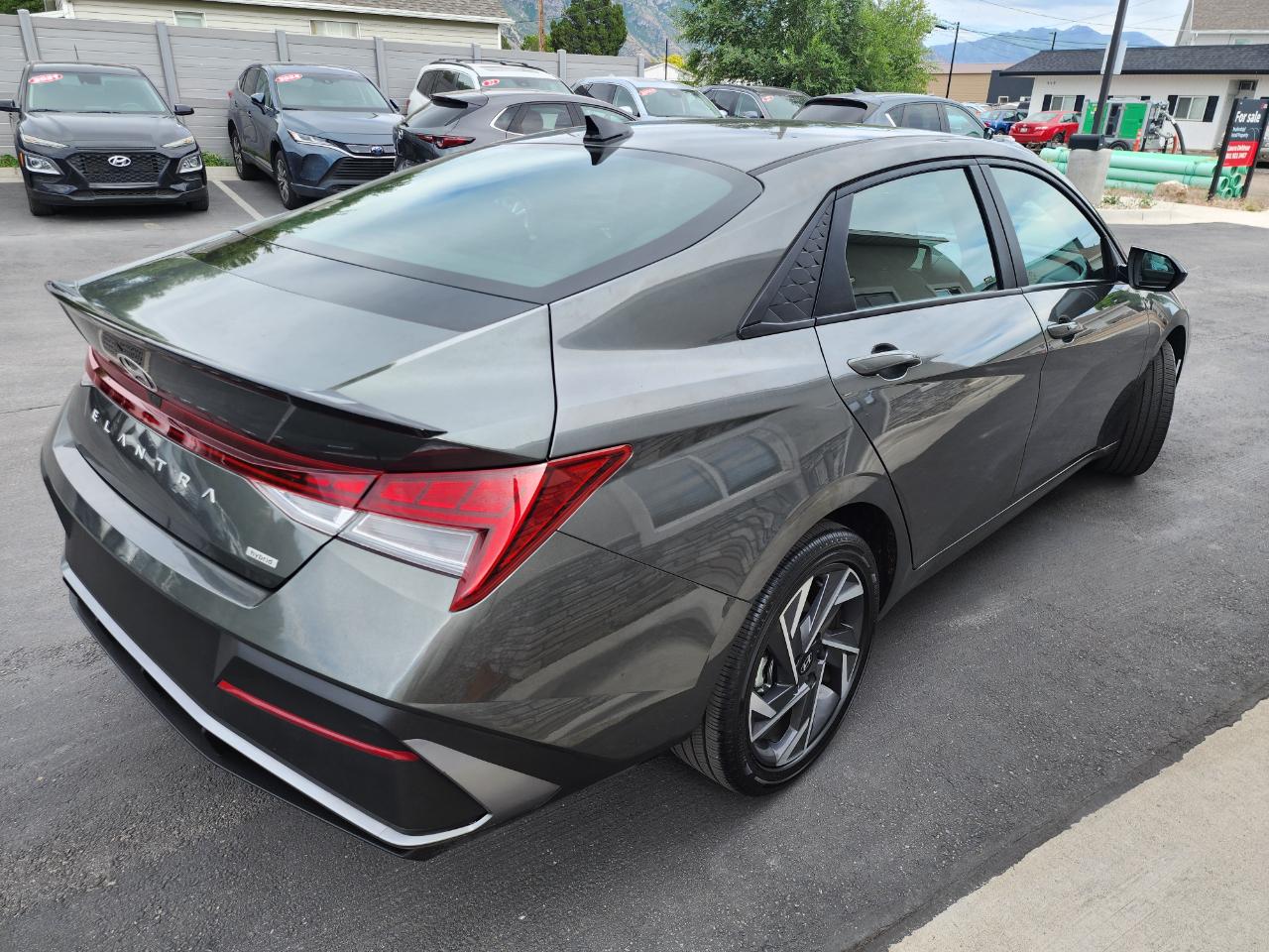 Hyundai Elantra Hybrid  2025