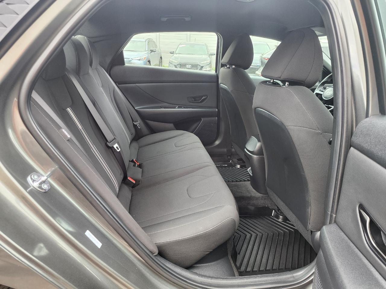 Hyundai Elantra Hybrid  2025