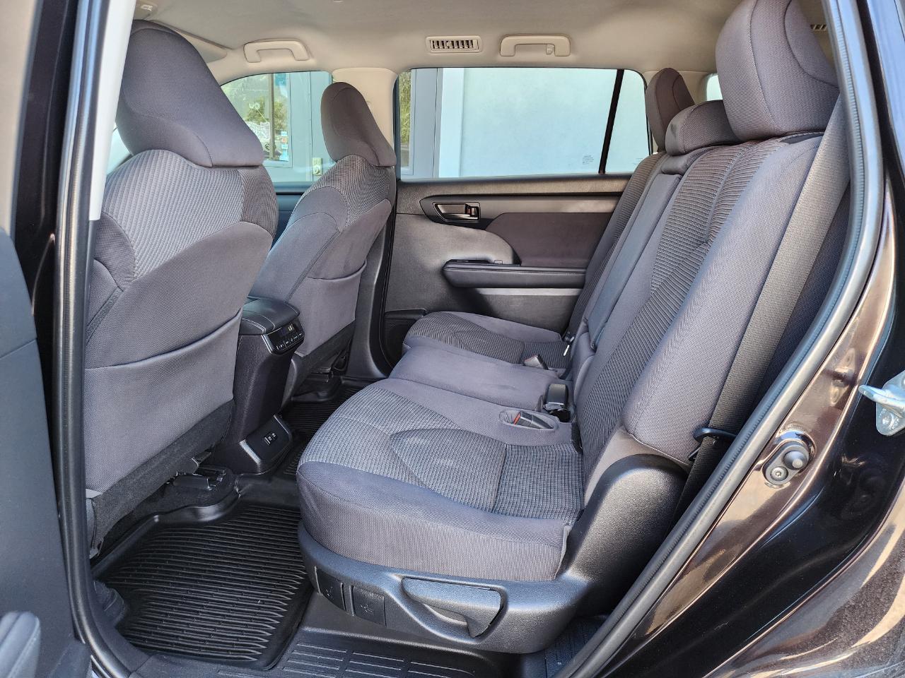 Toyota Highlander LE AWD V6 2021
