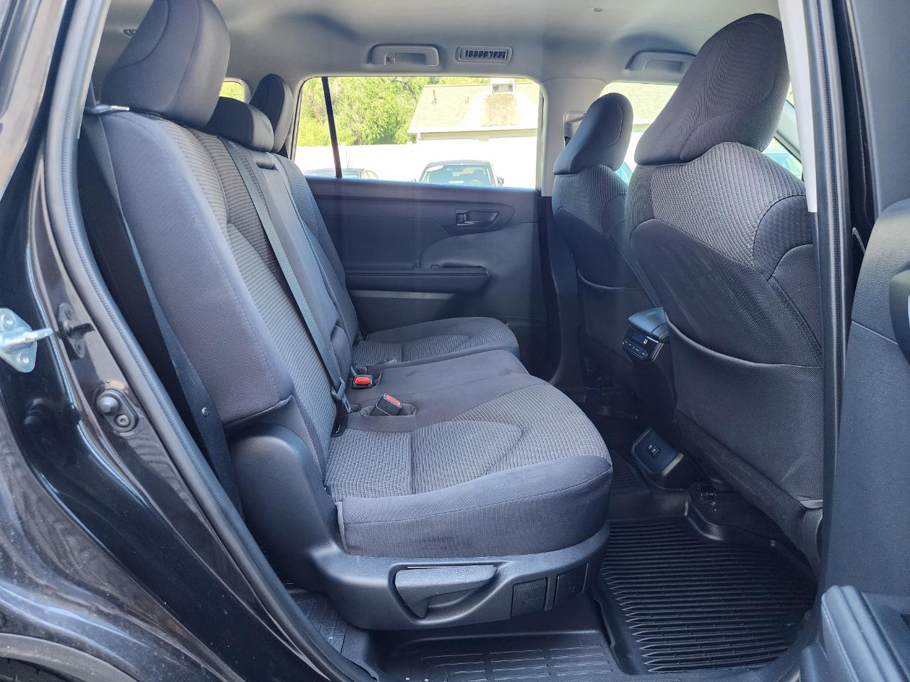Toyota Highlander LE AWD V6 2021