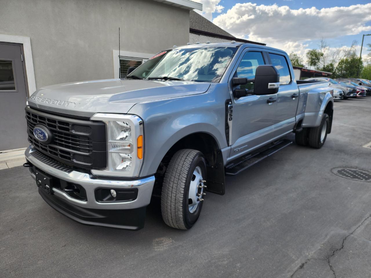 Ford F-350 SD XL Crew Cab Long Bed DRW 4WD 2023