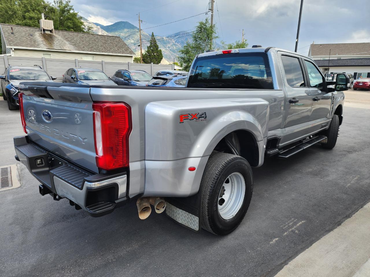 Ford F-350 SD XL Crew Cab Long Bed DRW 4WD 2023