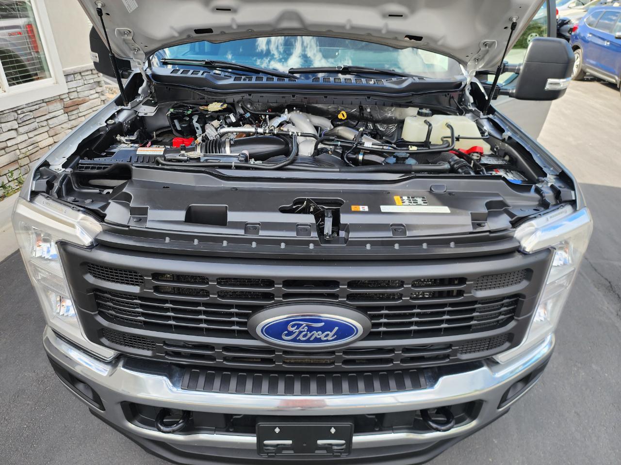 Ford F-350 SD XL Crew Cab Long Bed DRW 4WD 2023