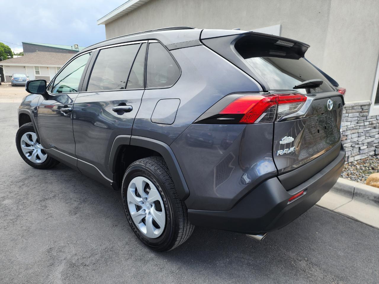 Toyota RAV4 LE AWD 2021