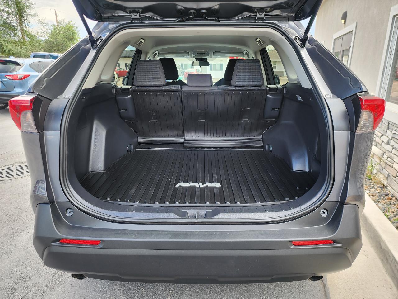 Toyota RAV4 LE AWD 2021