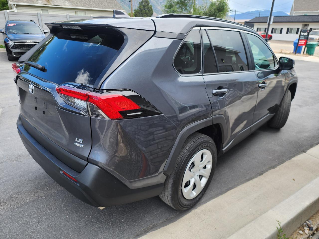 Toyota RAV4 LE AWD 2021