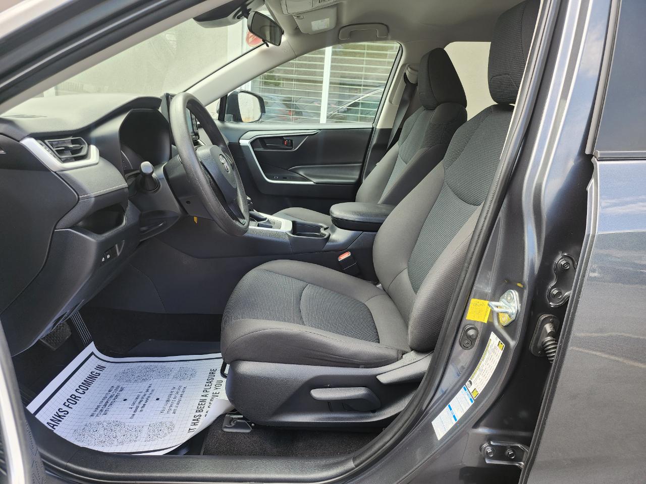 Toyota RAV4 LE AWD 2021