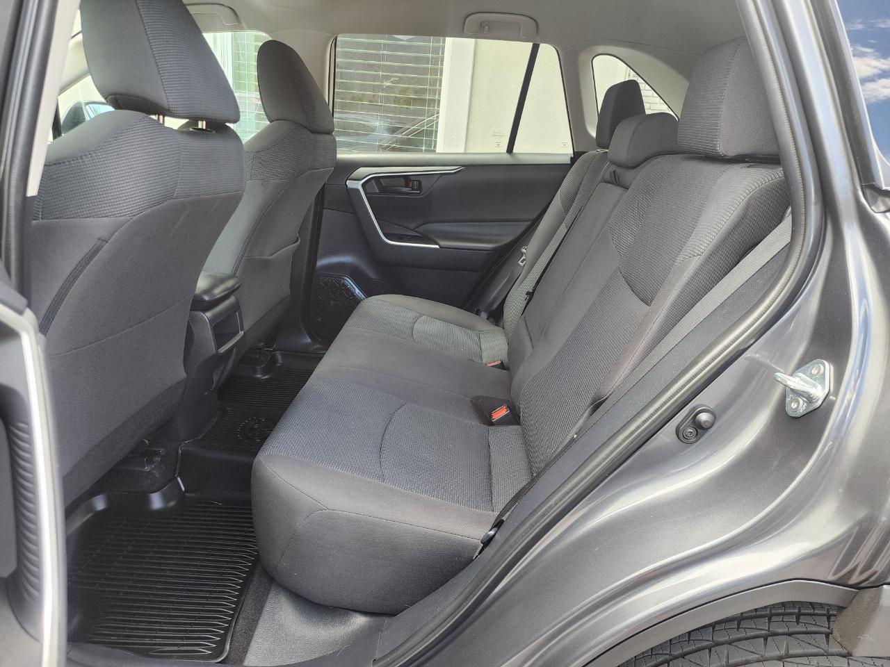 Toyota RAV4 LE AWD 2021