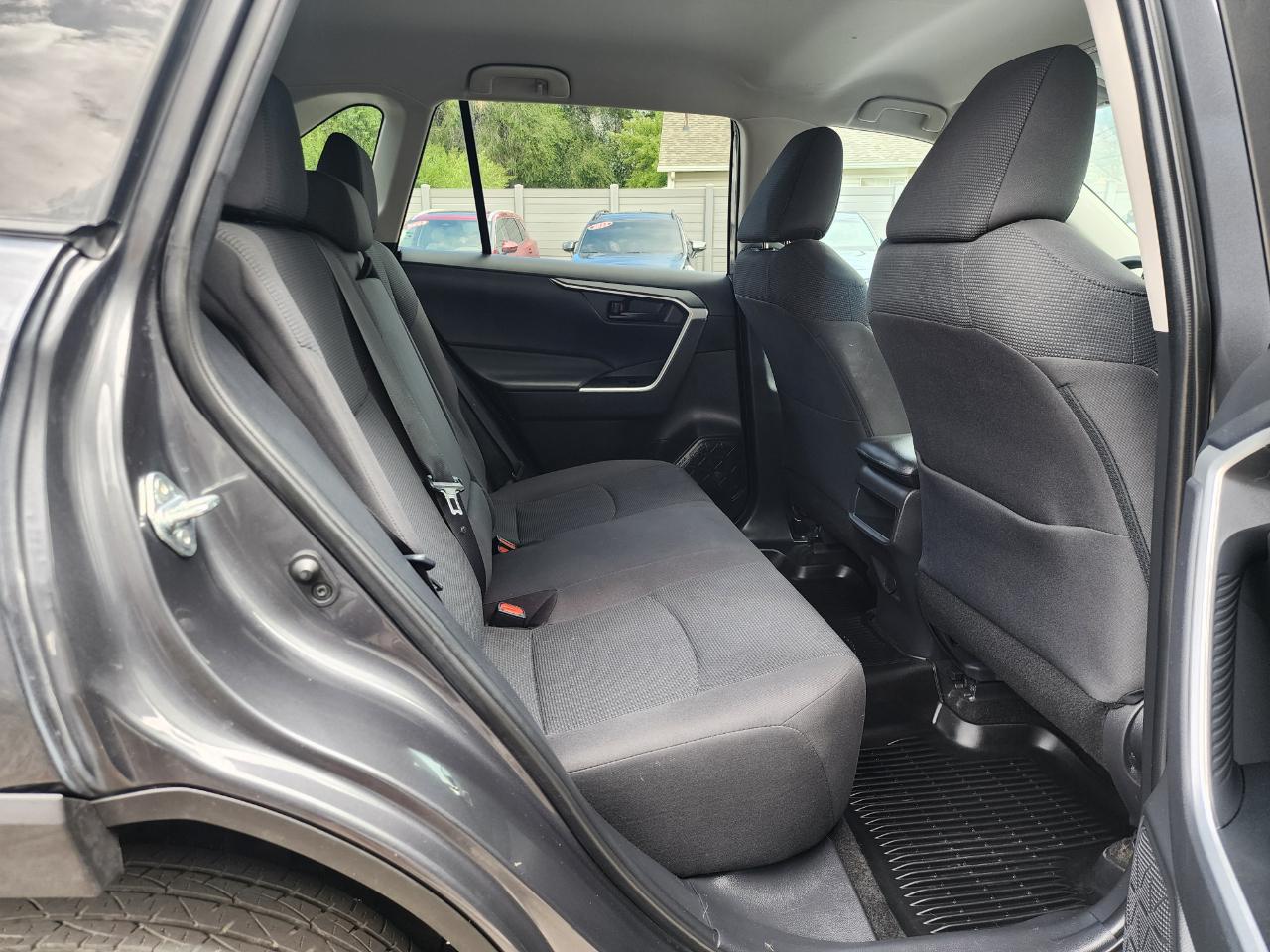 Toyota RAV4 LE AWD 2021