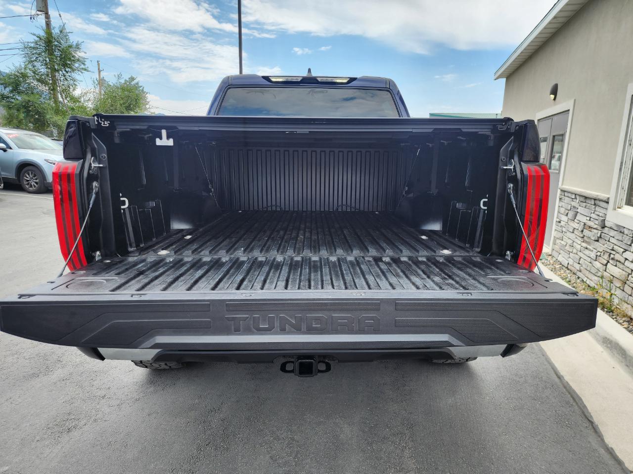 Toyota Tundra SR5 CrewMax 4WD 2025