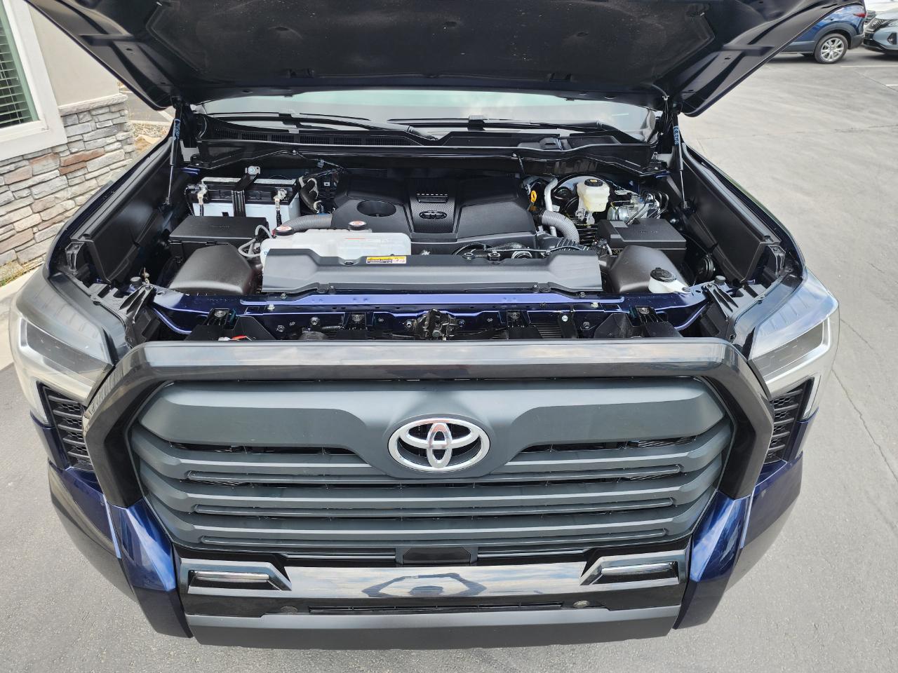 Toyota Tundra SR5 CrewMax 4WD 2025
