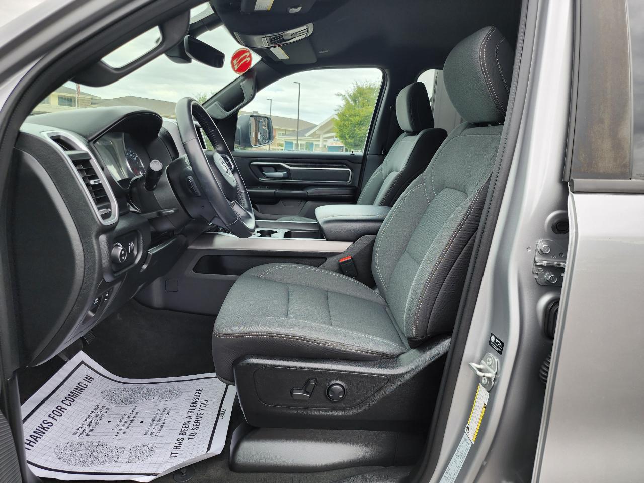 RAM 1500 Big Horn Crew Cab SWB 4WD 2022