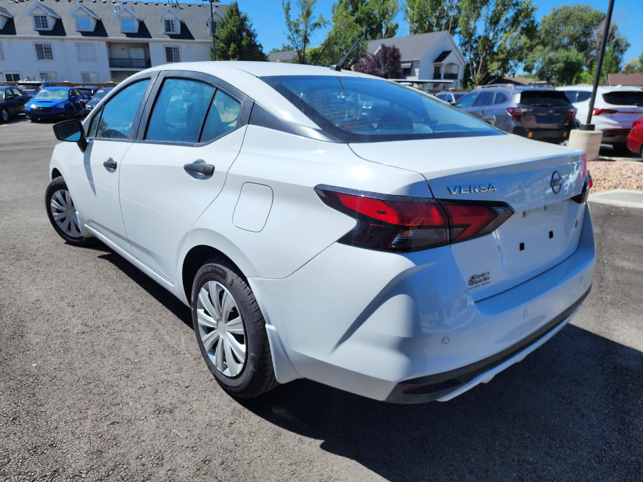 Nissan Versa S 5MT 2024