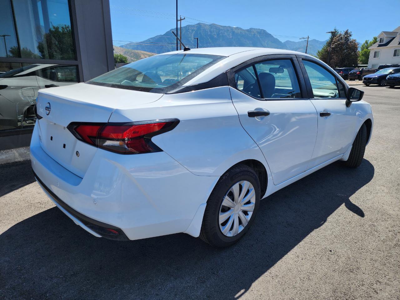 Nissan Versa S 5MT 2024