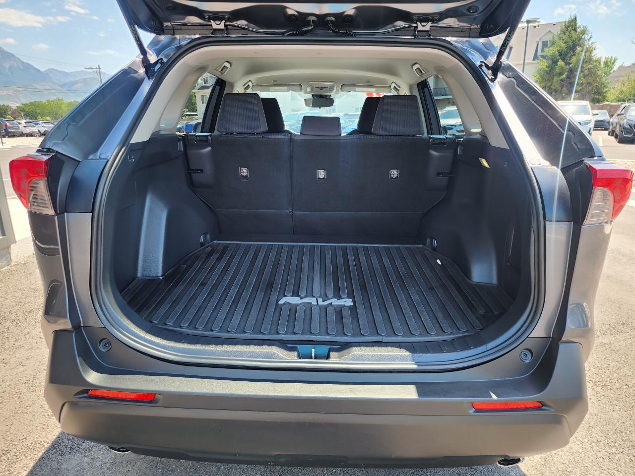 Toyota RAV4 Hybrid LE 2024