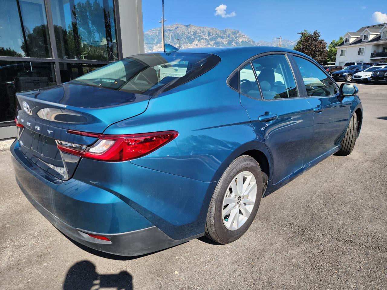 Toyota Camry Hybrid LE 2025