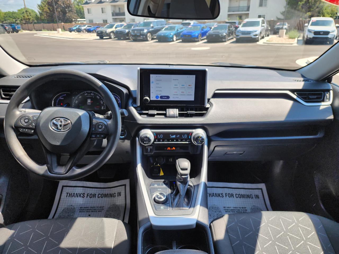 Toyota RAV4 Hybrid XLE 2024