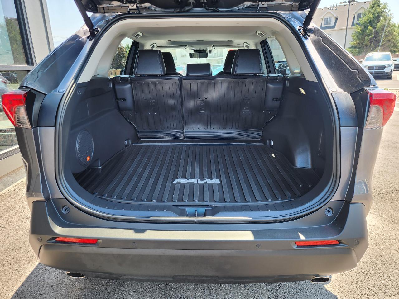 Toyota RAV4 XLE Premium AWD 2025