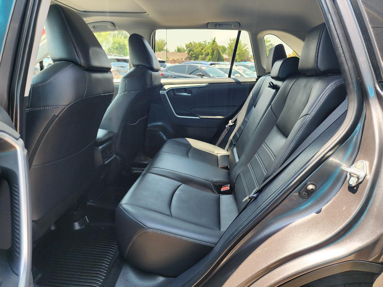 Toyota RAV4 XLE Premium AWD 2025