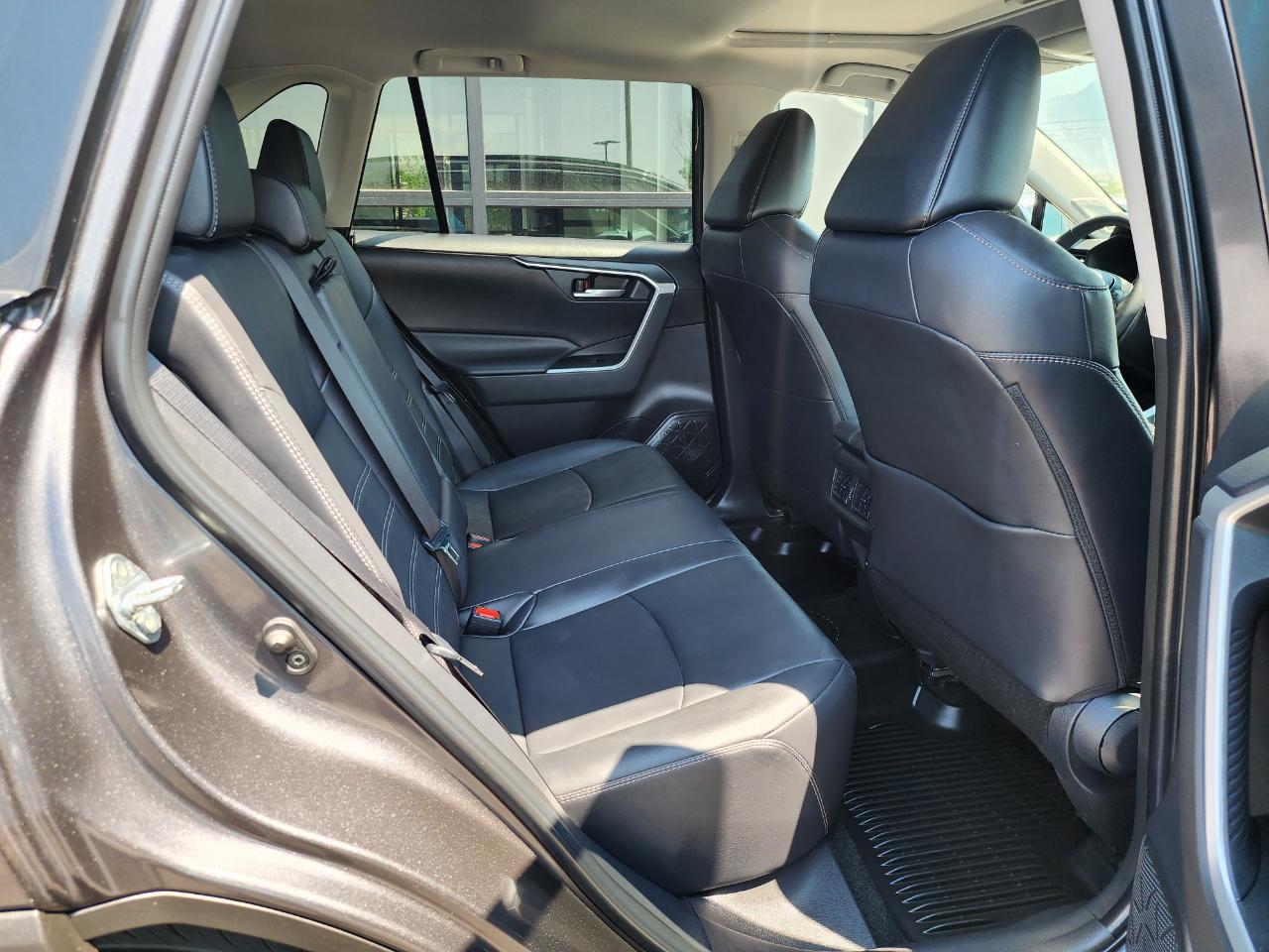 Toyota RAV4 XLE Premium AWD 2025