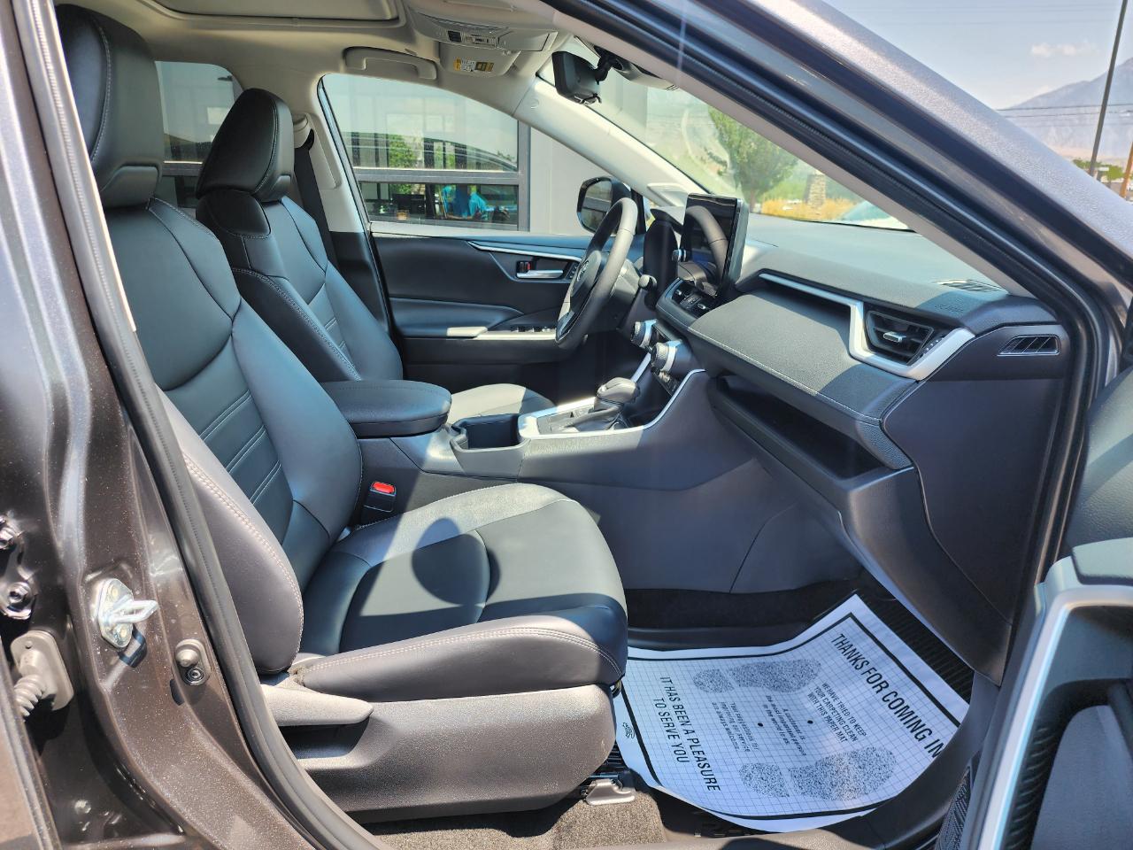 Toyota RAV4 XLE Premium AWD 2025