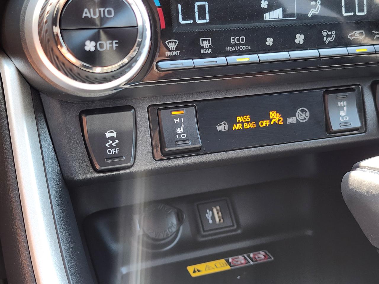 Toyota RAV4 XLE Premium AWD 2025