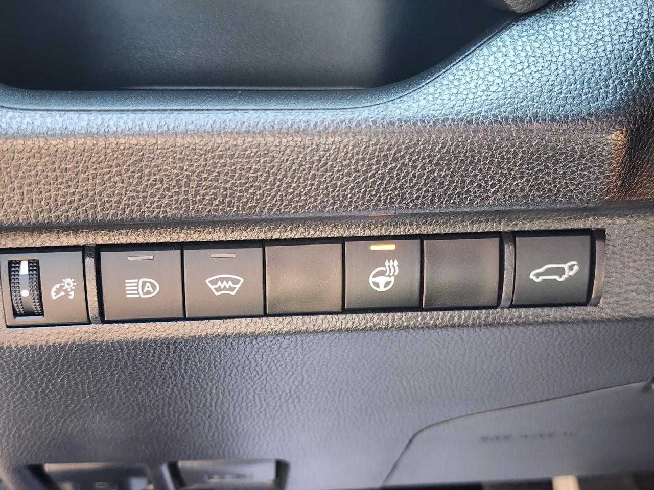 Toyota RAV4 XLE Premium AWD 2025