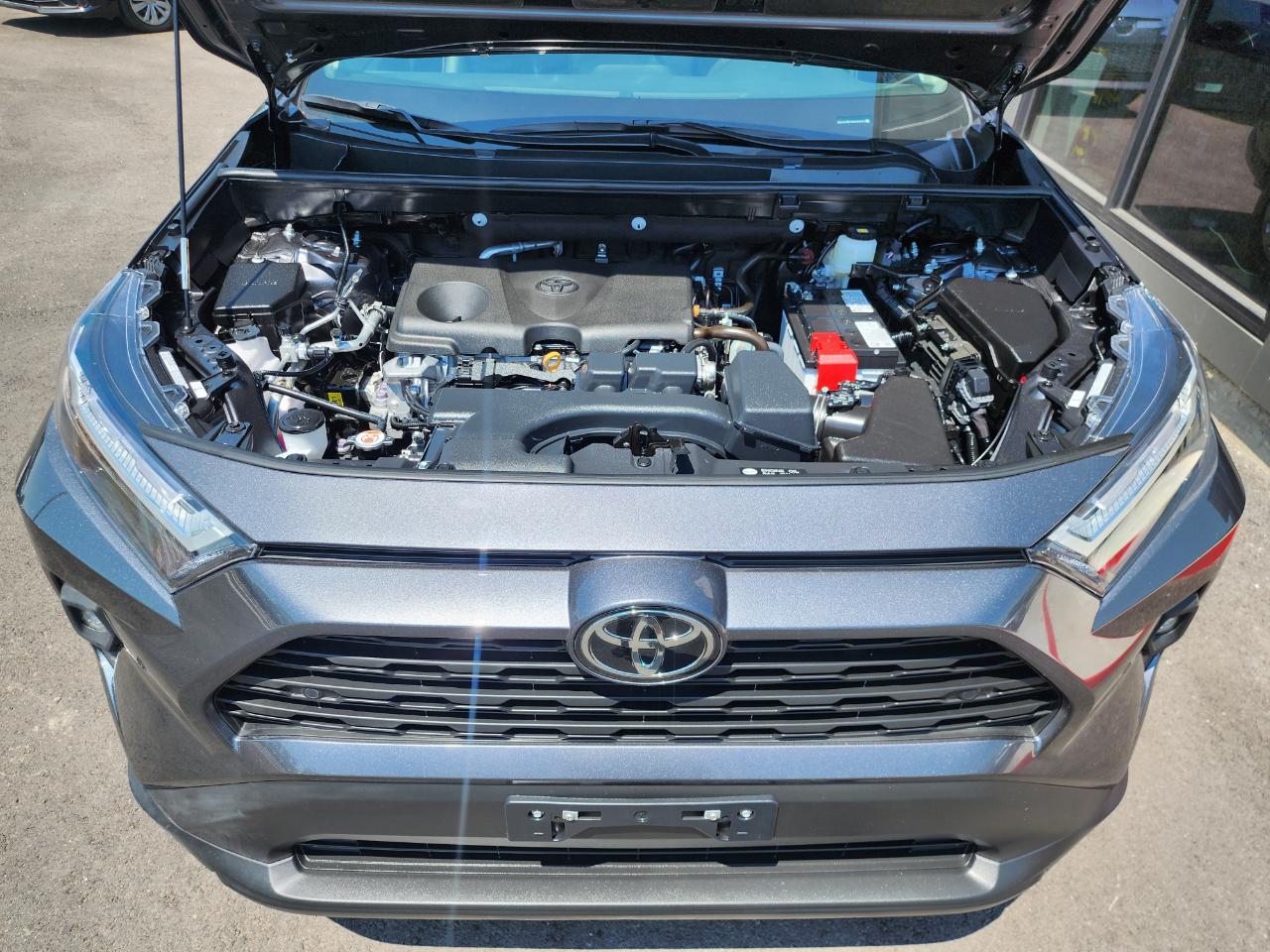 Toyota RAV4 XLE Premium AWD 2025