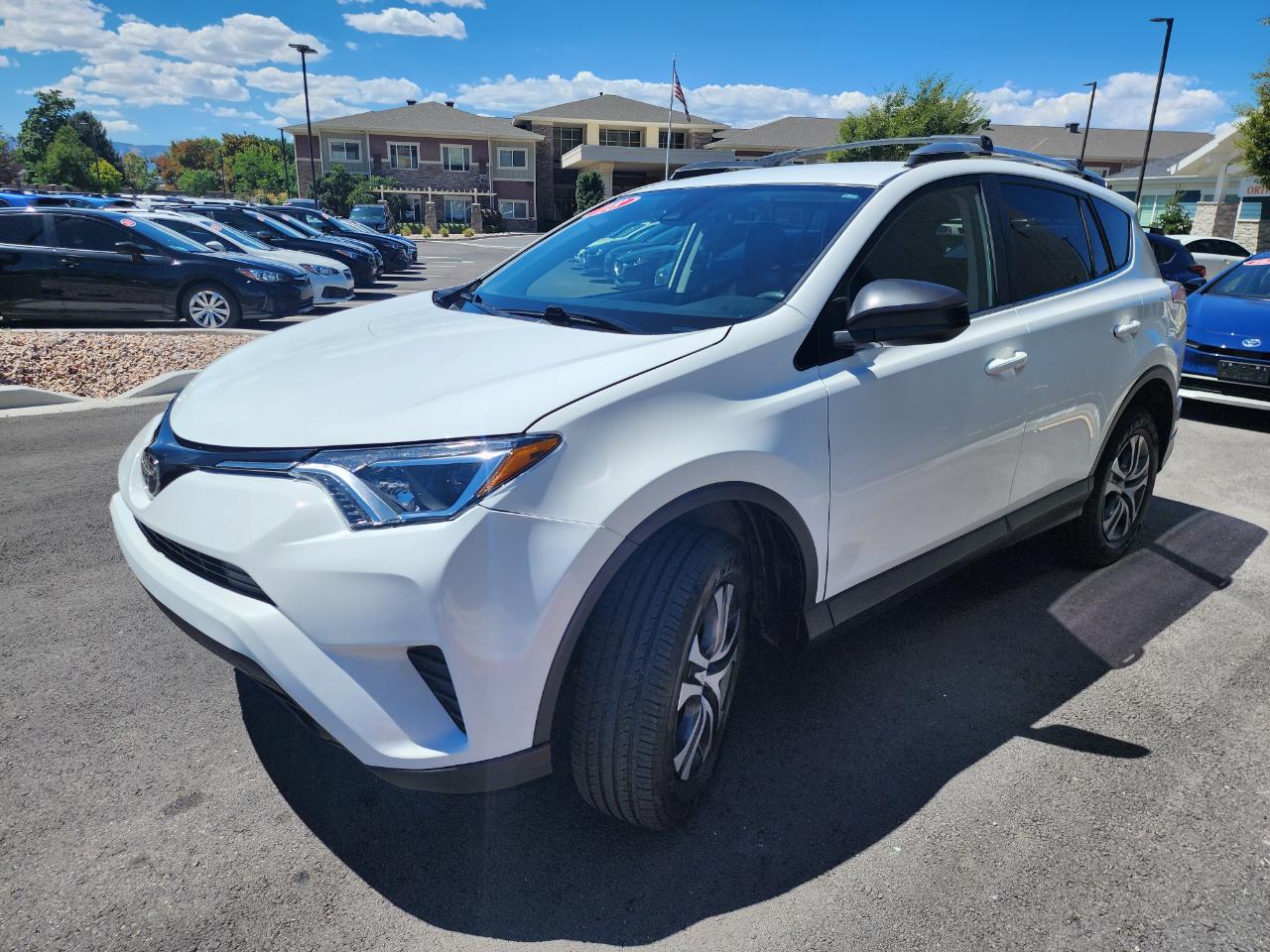 Toyota RAV4 LE AWD 2018