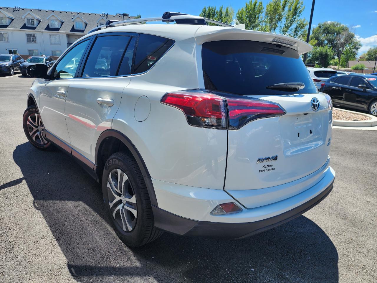 Toyota RAV4 LE AWD 2018