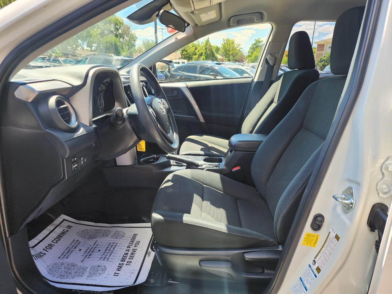Toyota RAV4 LE AWD 2018