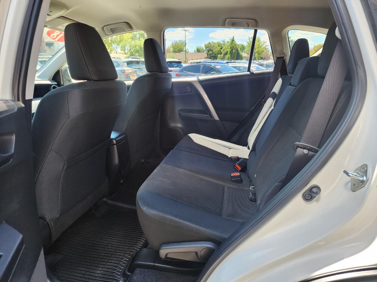 Toyota RAV4 LE AWD 2018