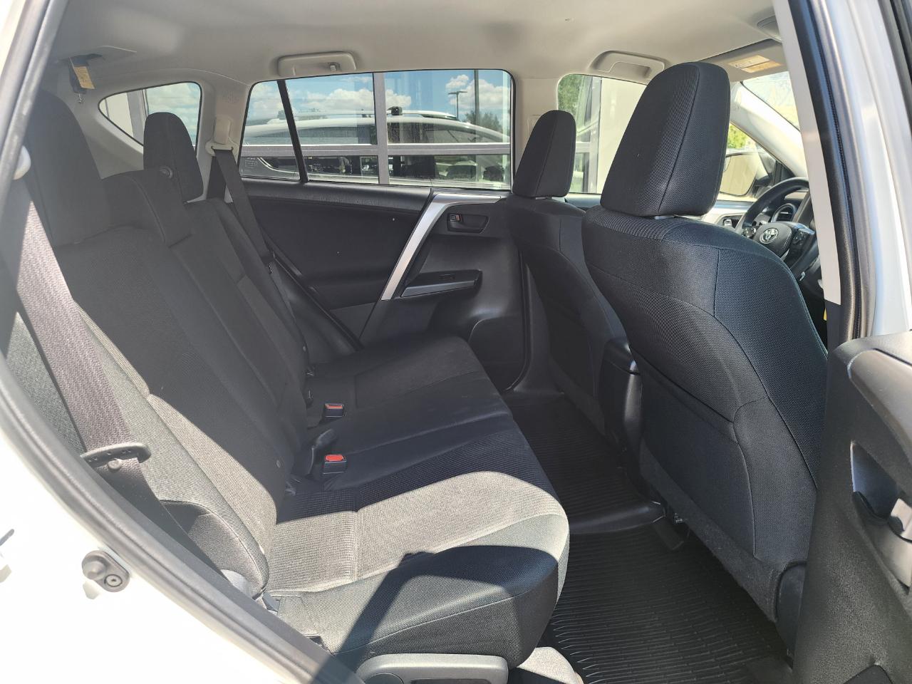 Toyota RAV4 LE AWD 2018