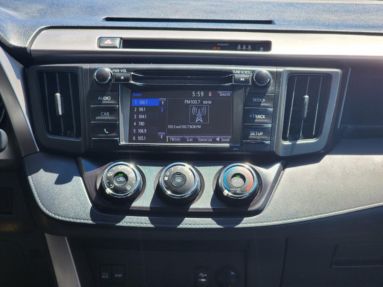 Toyota RAV4 LE AWD 2018