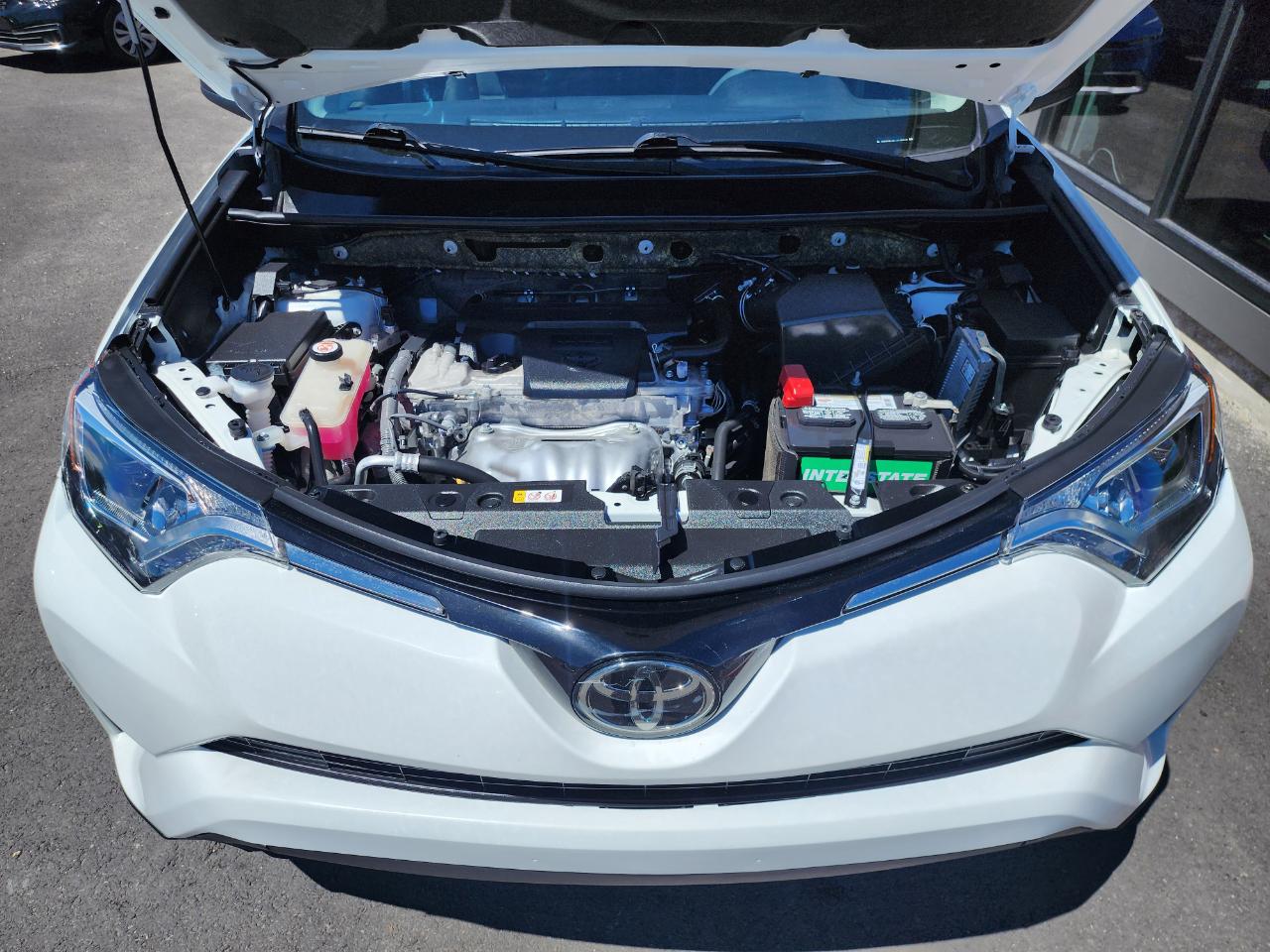 Toyota RAV4 LE AWD 2018