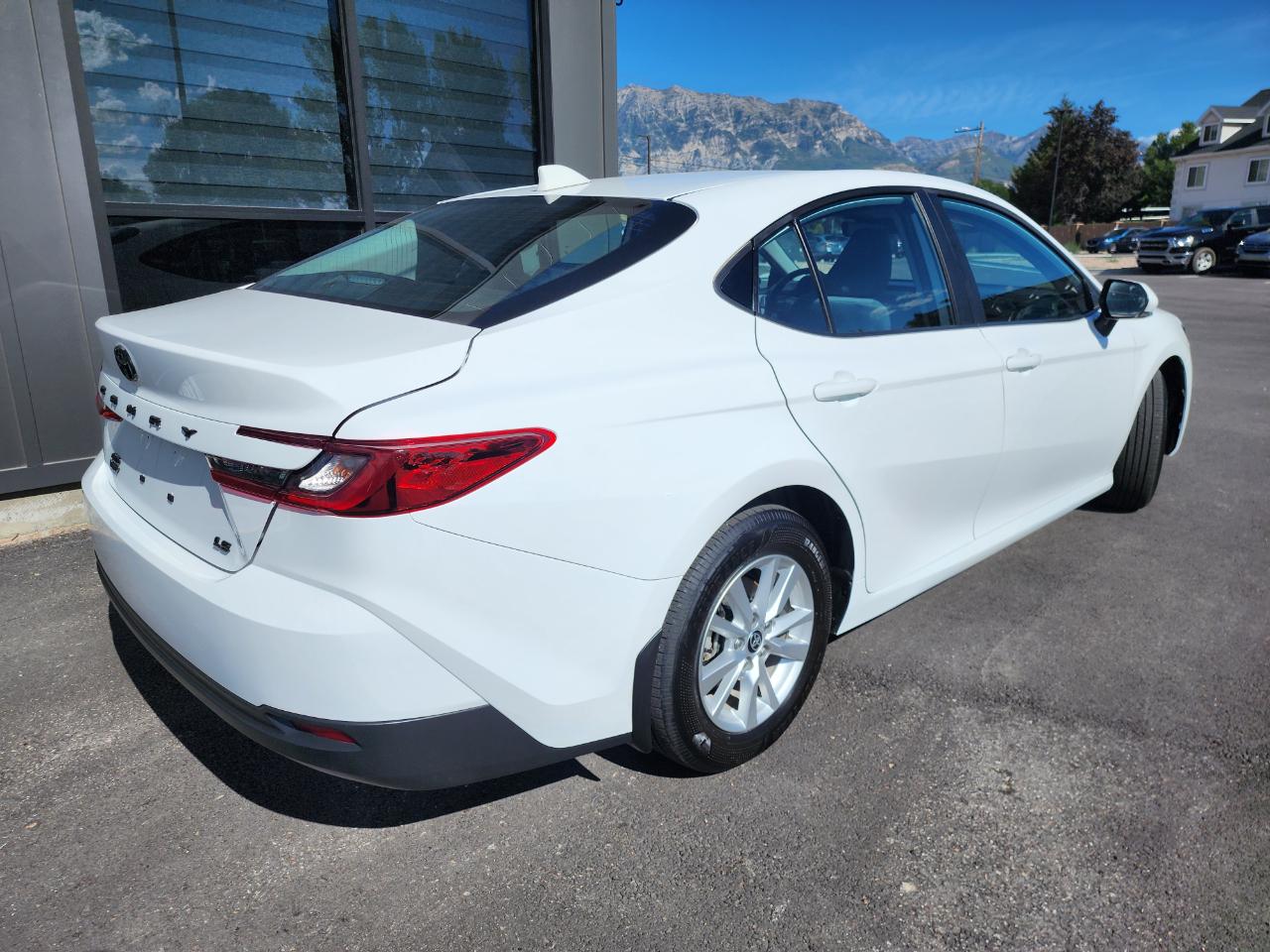 Toyota Camry Hybrid  2026
