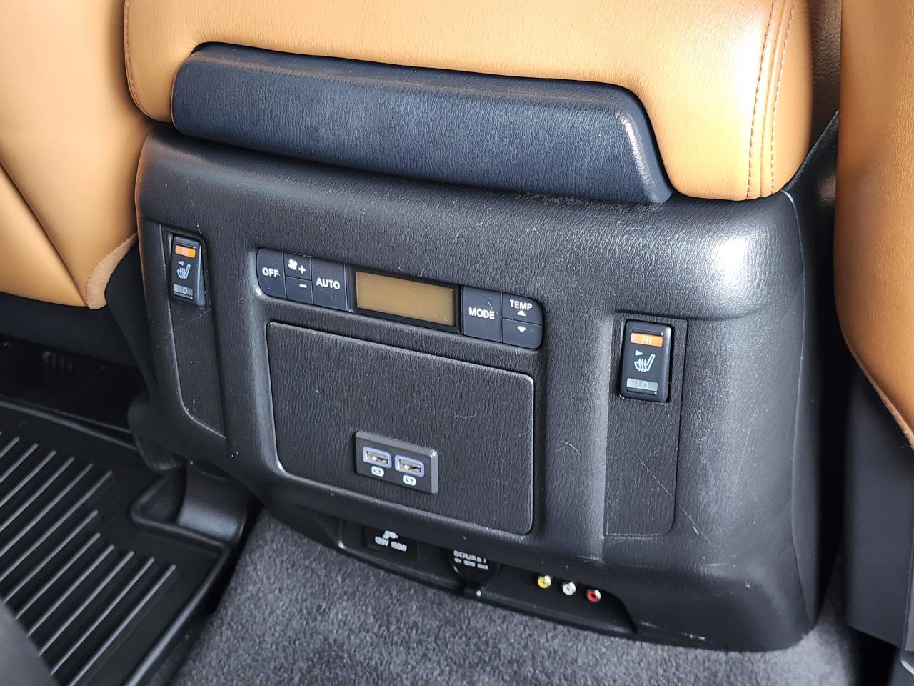 Nissan Armada Platinum AWD 2017