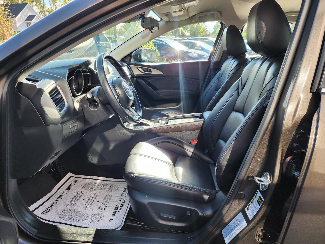 Mazda MAZDA3 i Touring AT 4-Door 2017