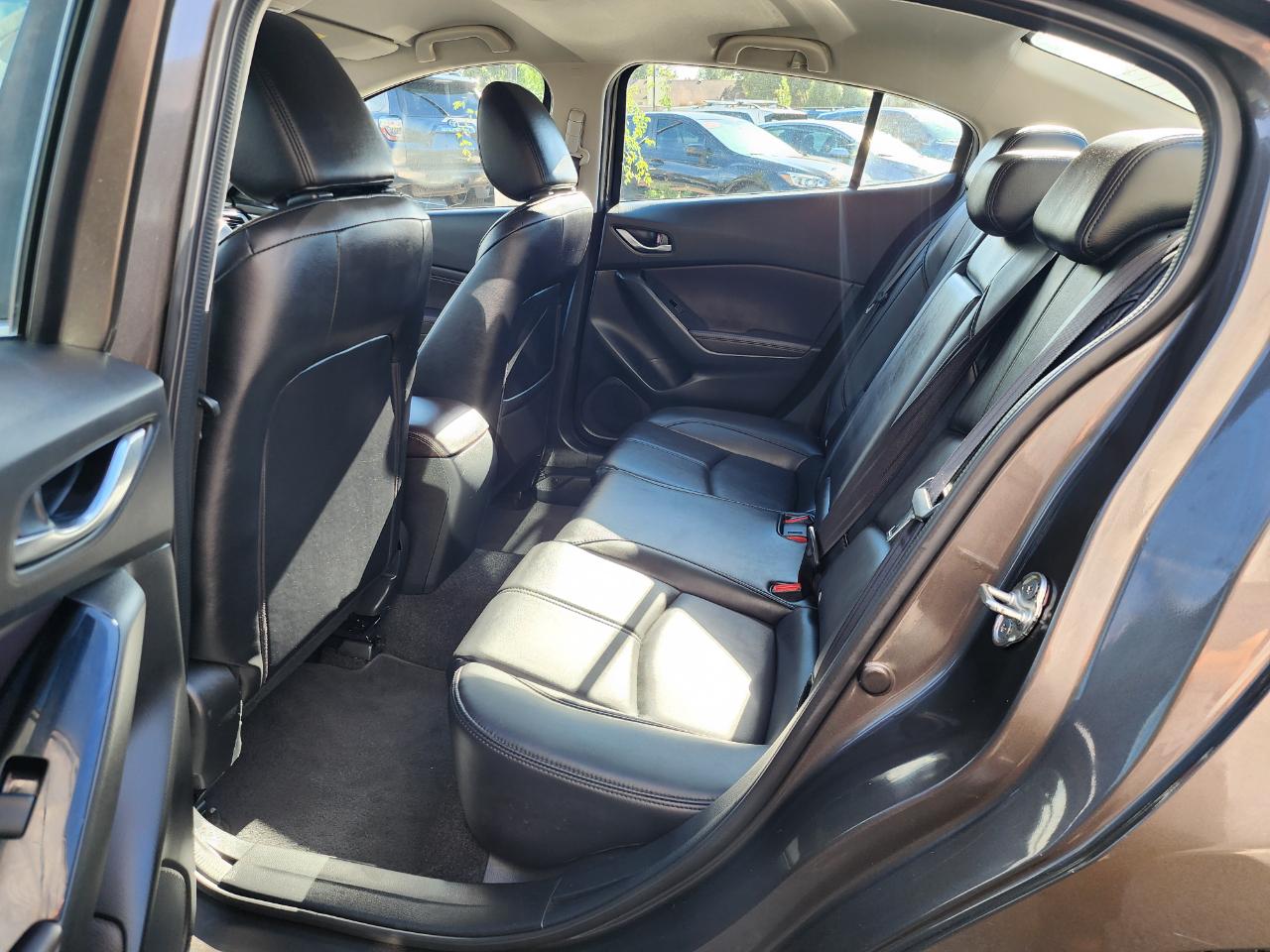Mazda MAZDA3 i Touring AT 4-Door 2017