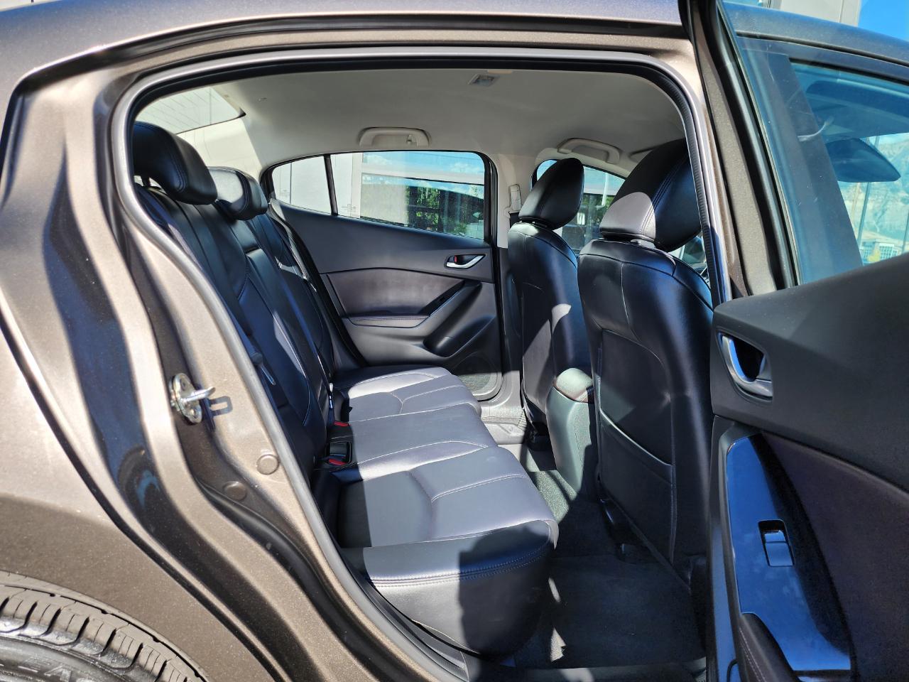 Mazda MAZDA3 i Touring AT 4-Door 2017