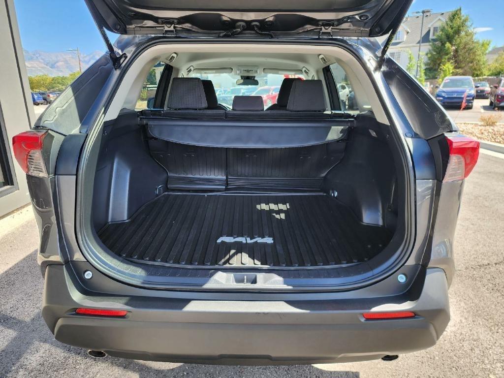 Toyota RAV4 LE AWD 2019