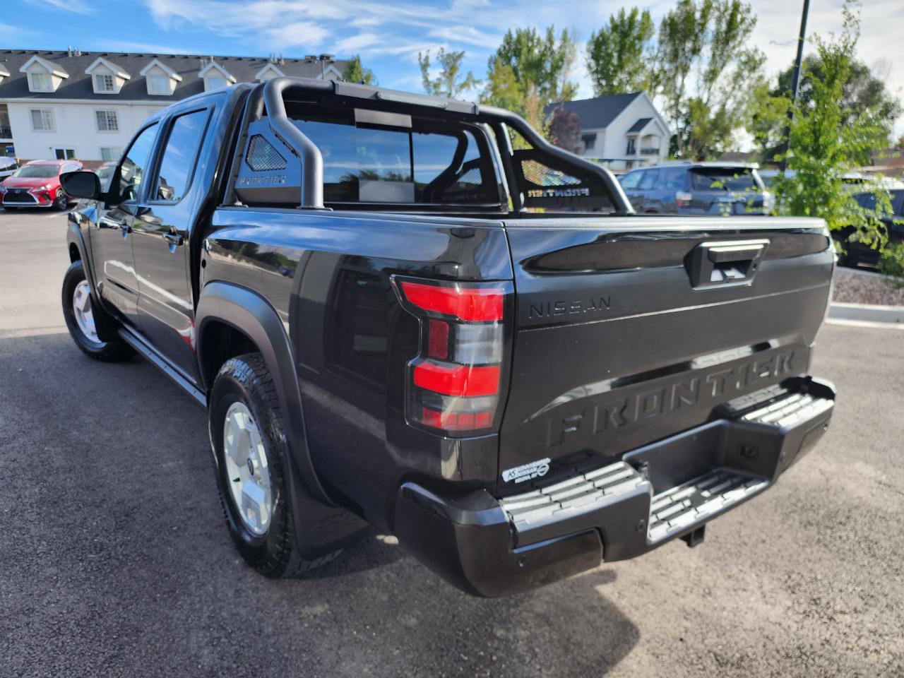 Nissan Frontier SV Crew Cab 4WD 2024