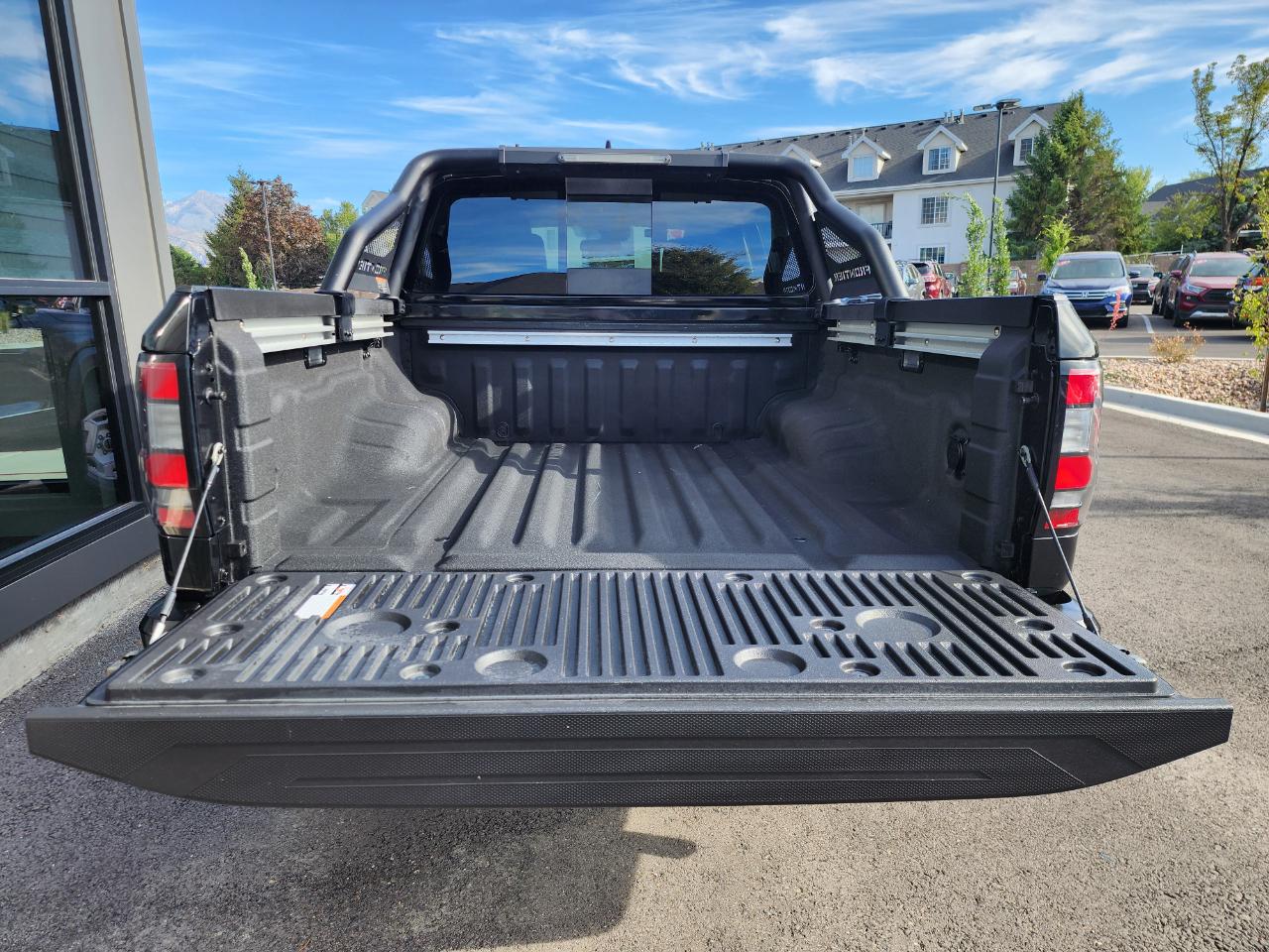 Nissan Frontier SV Crew Cab 4WD 2024