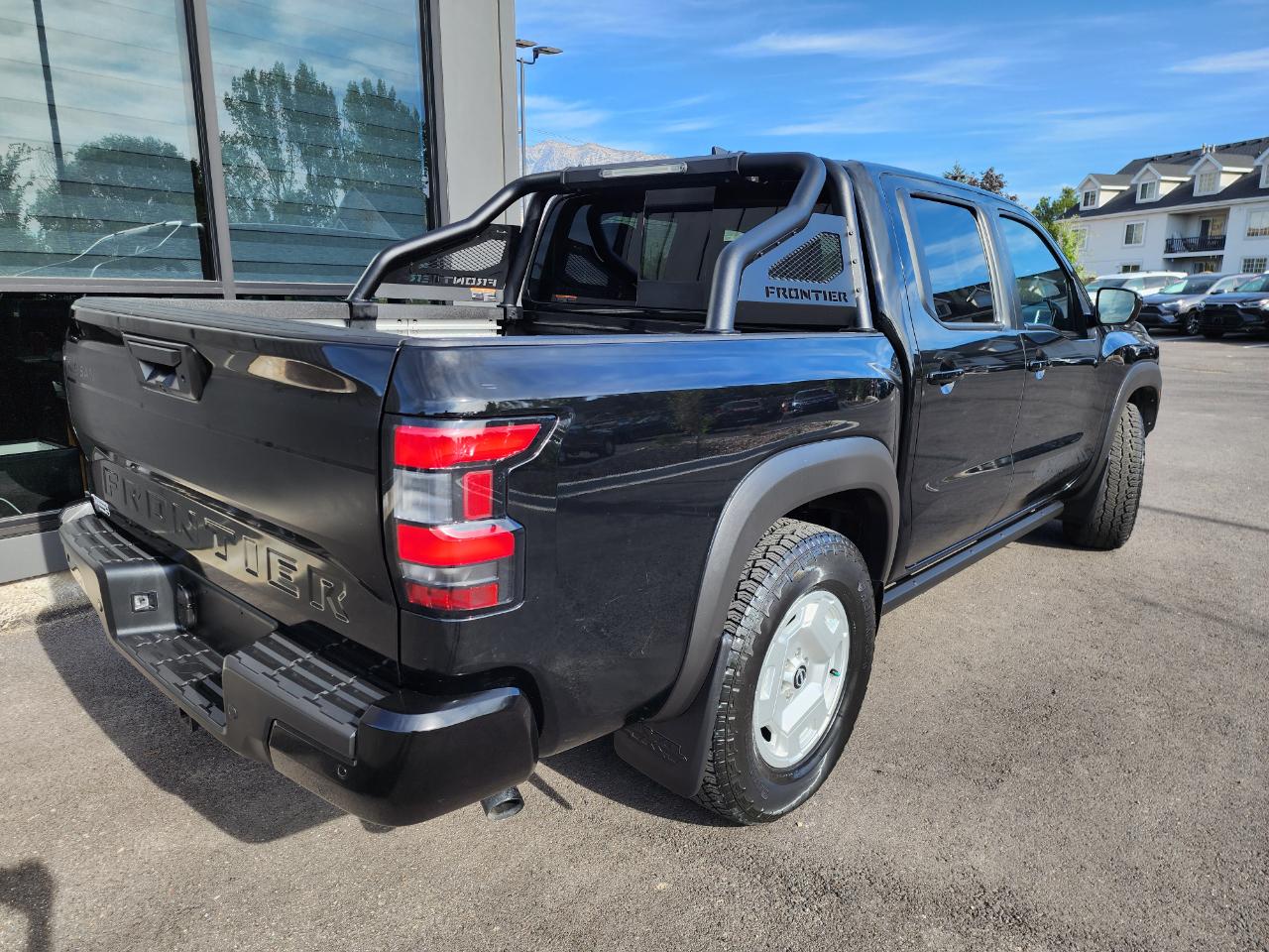 Nissan Frontier SV Crew Cab 4WD 2024