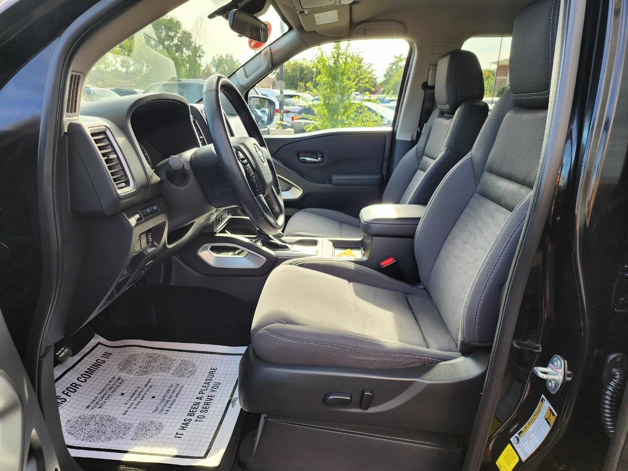 Nissan Frontier SV Crew Cab 4WD 2024