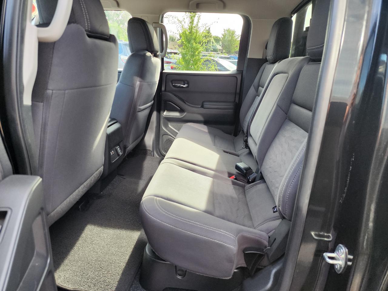 Nissan Frontier SV Crew Cab 4WD 2024
