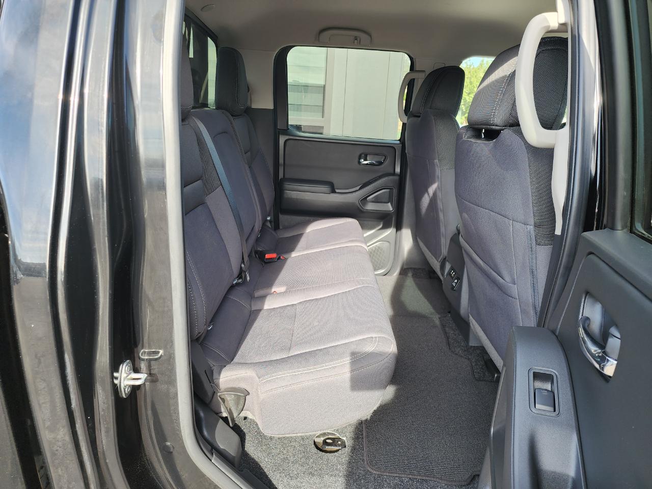 Nissan Frontier SV Crew Cab 4WD 2024