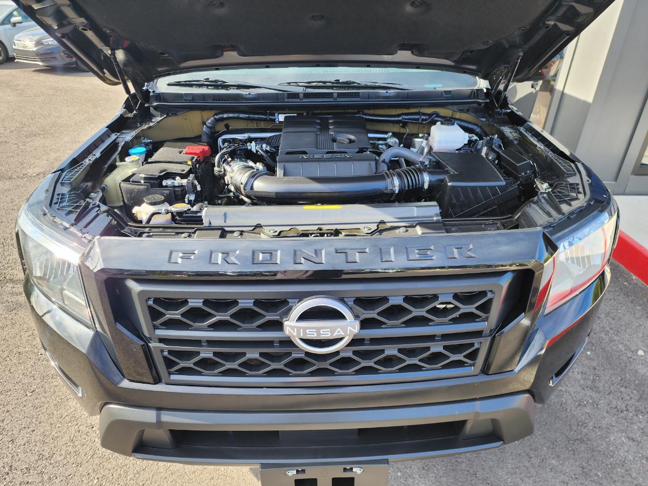 Nissan Frontier SV Crew Cab 4WD 2024