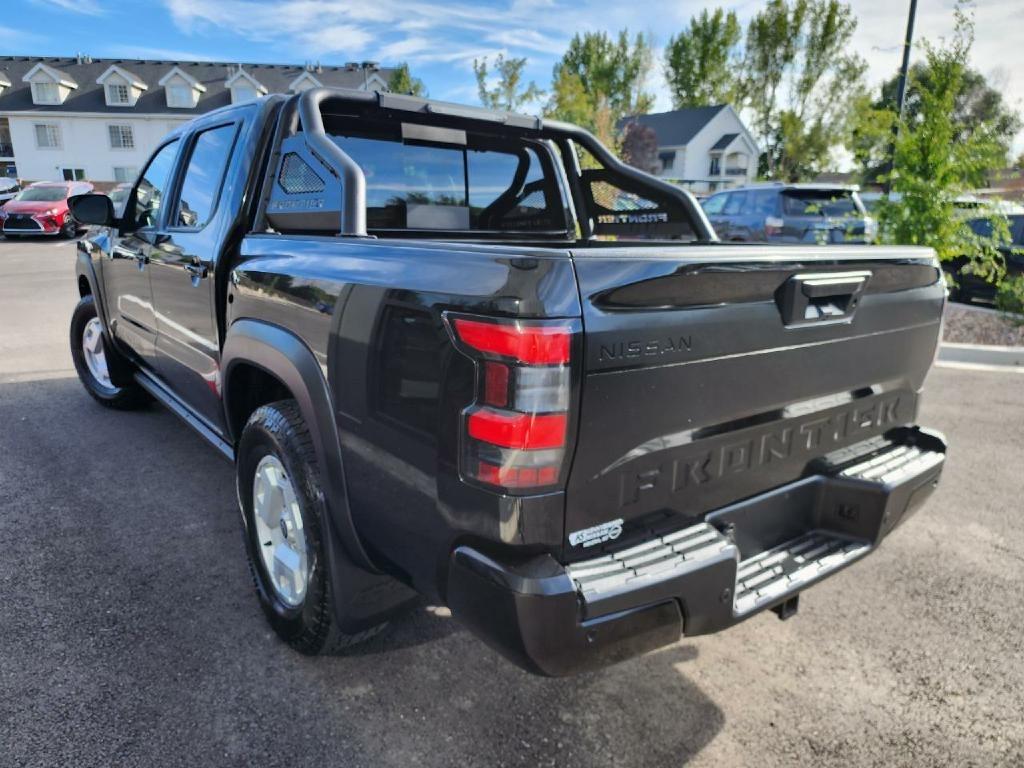 Nissan Frontier SV Crew Cab 4WD 2024